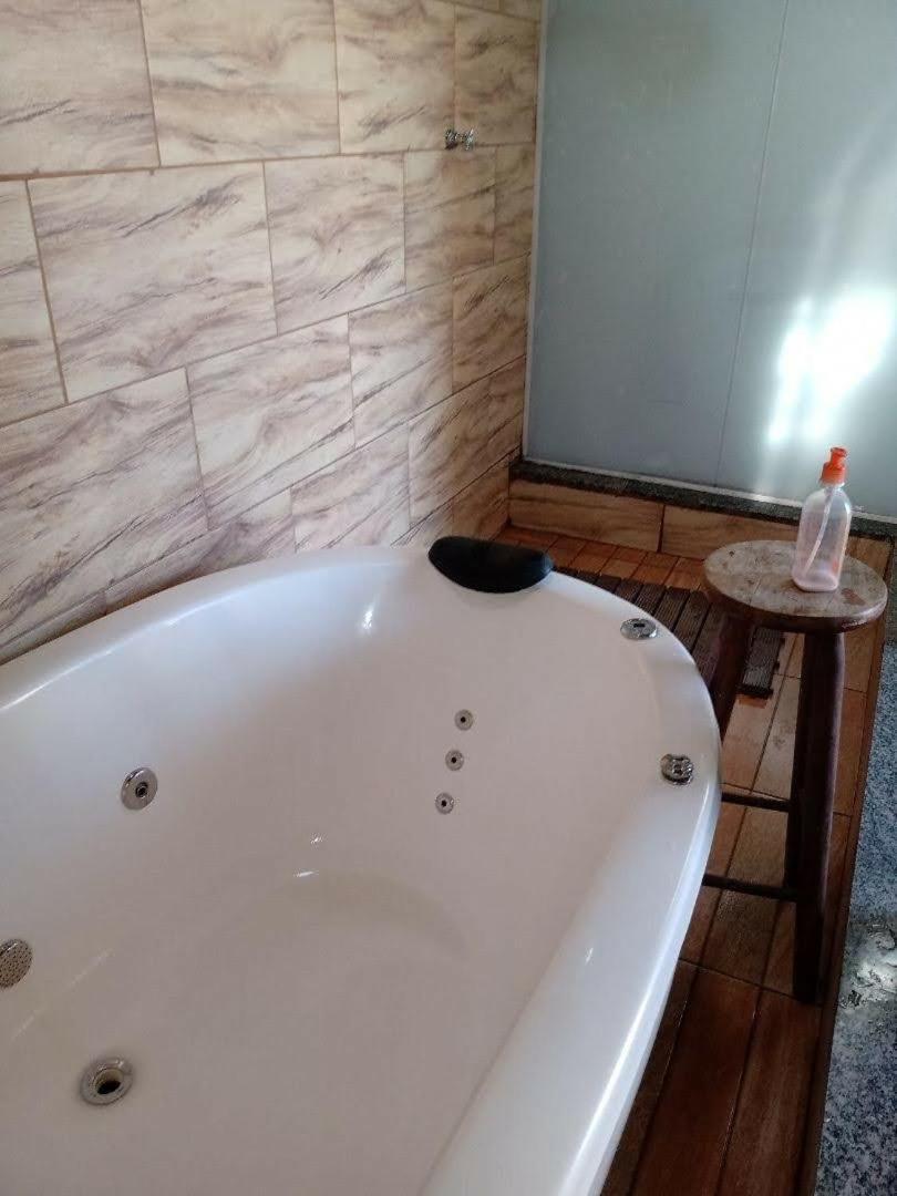 Habitación en casa particular Da Jeanne-casa Completa Ou Cobertura Casais - Banheira, Piscina,churrasqueira, Ar Condicionado Río de Janeiro